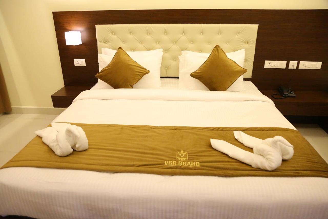 Hotel Vsr Grand Madanapalle Exteriér fotografie